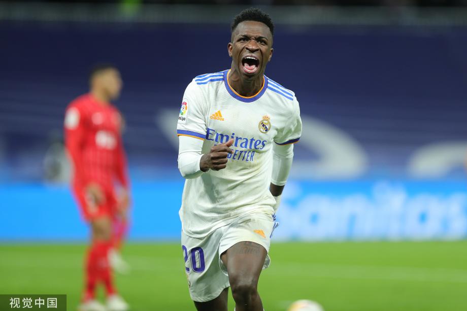 周琦在低位 周琦在低位