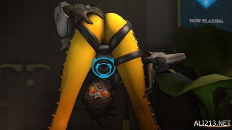 球从头顶掠 球从头顶掠